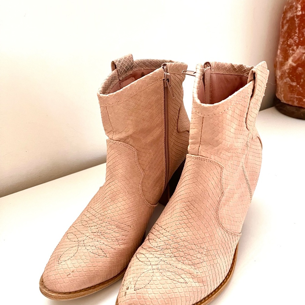 ‘Dirty Laundry’ Distressed Pink Ankle Boots - Picture 4 of 4
